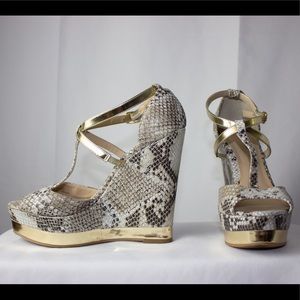 INC wedges snake-print